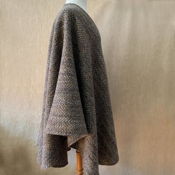 Handmade Pure Italian Wool Cape Coat - Picture 9 of 10